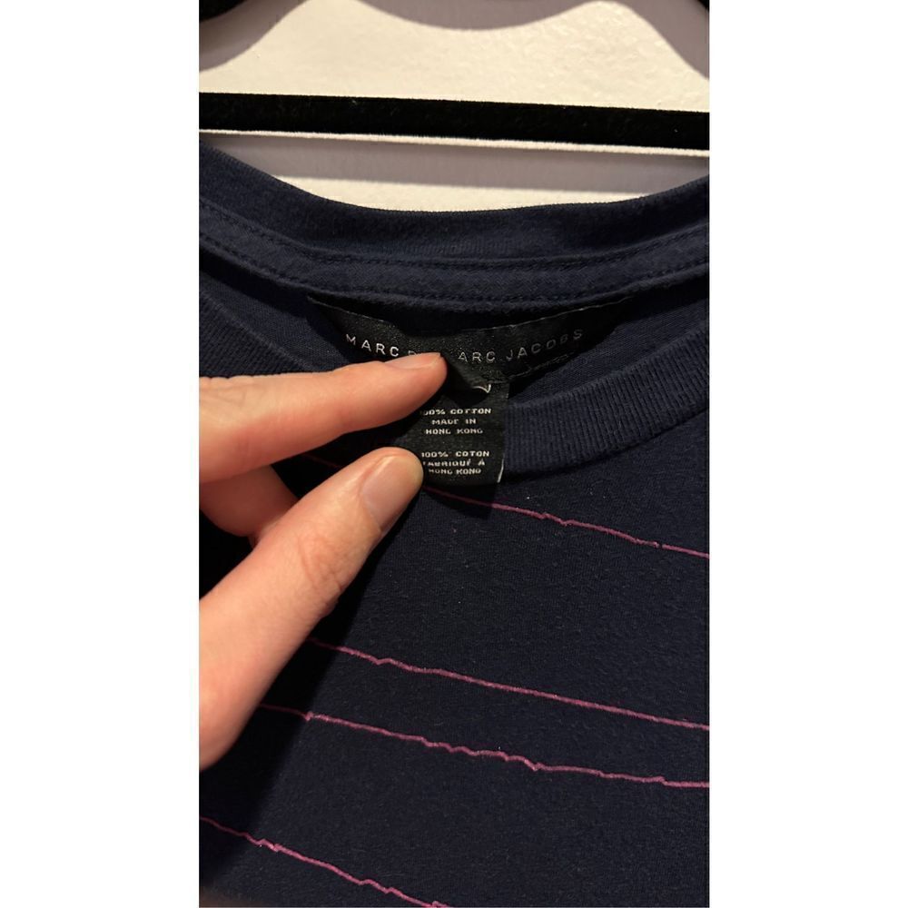 MARC BY MARC JACOBS Stretchy T-Shirt in Dark Blue with Pink Stripe - Picture 2 of 3